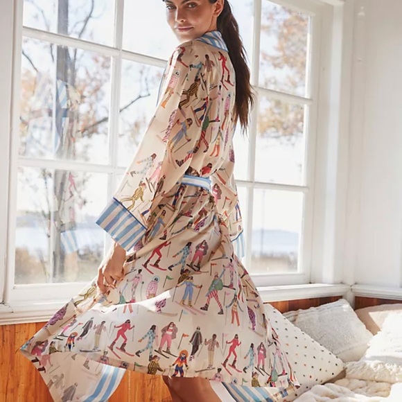 🆕 Anthro Karen Mabon Apres Ski Satin Robe Ships Same Day 📦‼️ - Picture 3 of 10